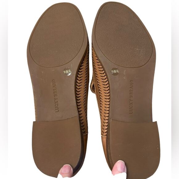 Lucky Brand Women’s Size 9.5 Perforated Leather Flats in a Natural Leather - Picture 5 of 6